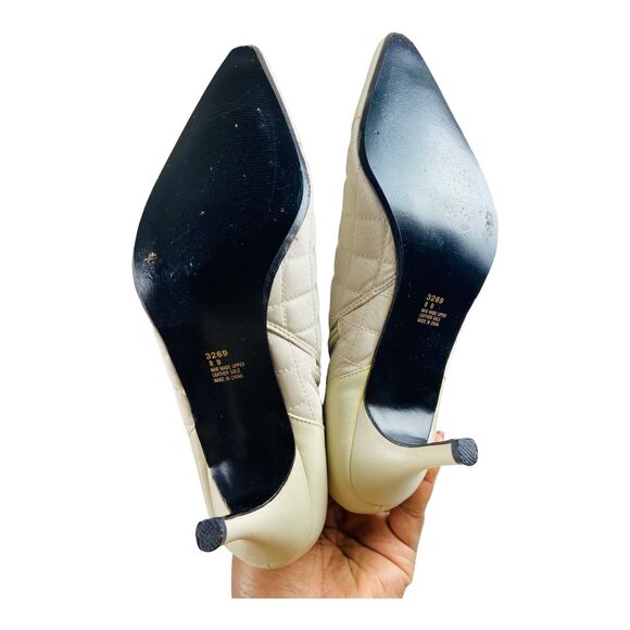 Womens Pointed Toe White Heeled Quilted Zip Ankle Boots Size 8B - Picture 6 of 10